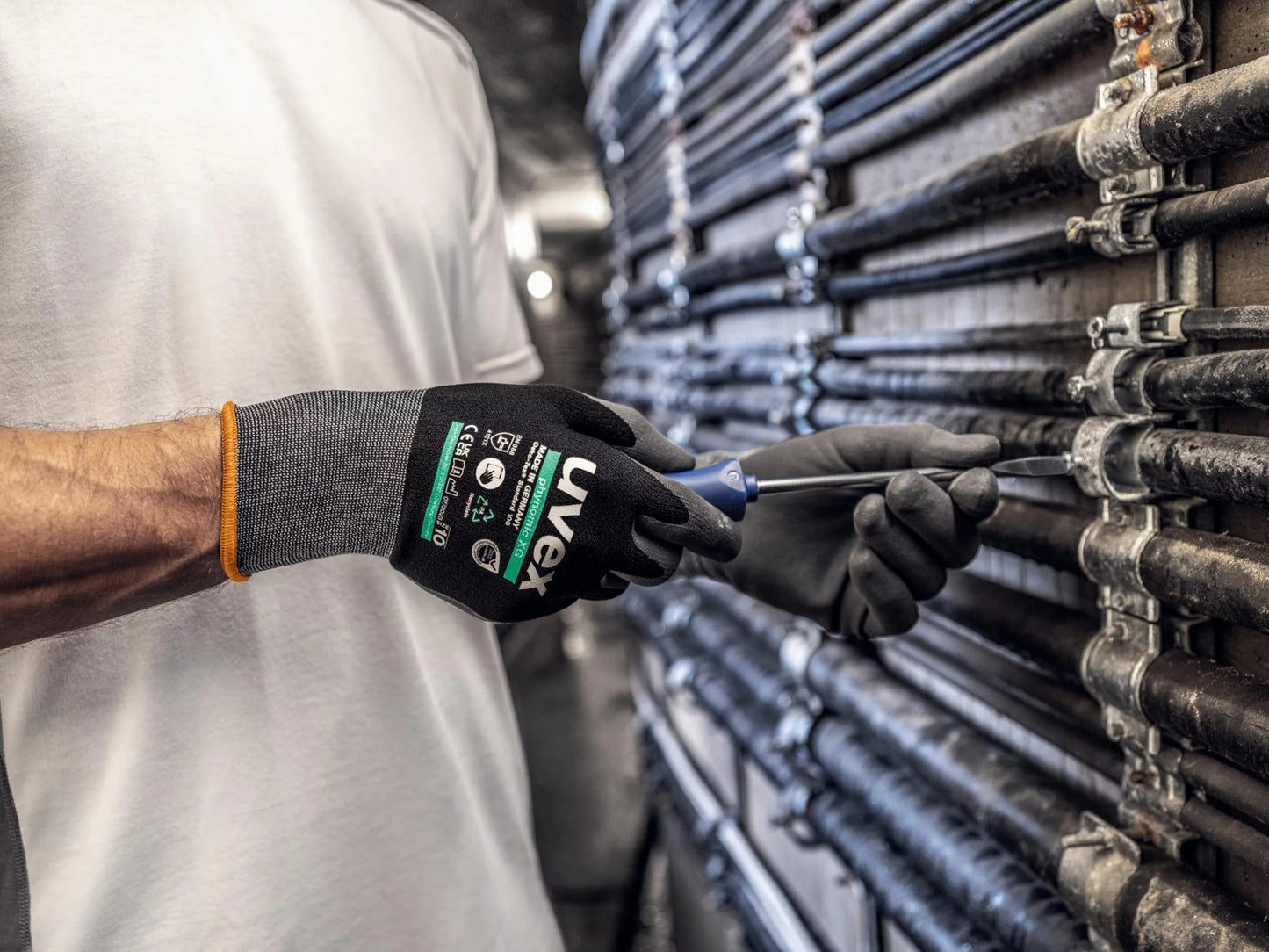 60070 uvex Phynomic XG Assembly Glove